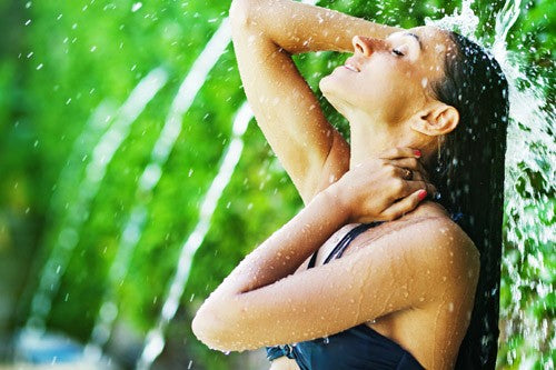 IL TRUCCO PER MANTENERE A LUNGO L’ABBRONZATURA