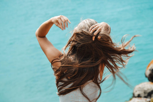 Come proteggere i capelli dal sole in estate